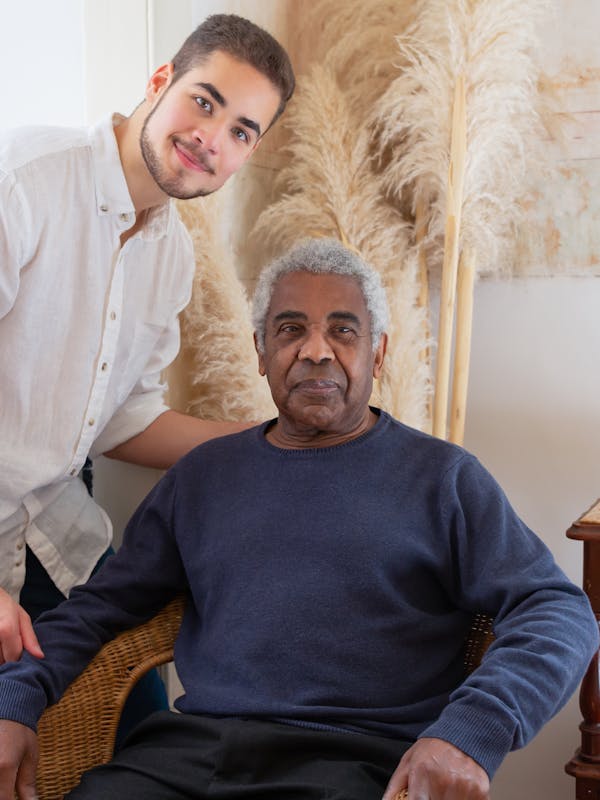 Registered nurse supporting a patient at home